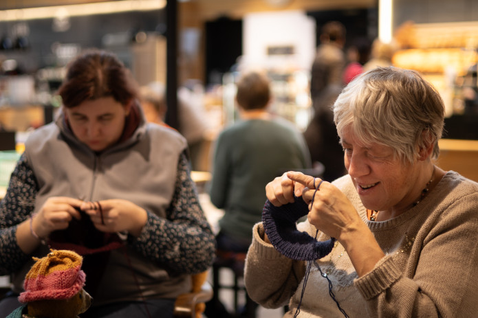 Strick-Café in unserer Markthalle Bärau