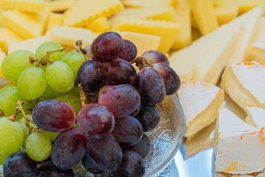 Käse und Trauben